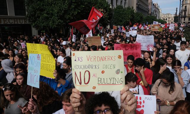 Miles de estudiantes salen a la calle para protestar contra el ...