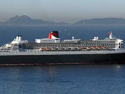 El 'Queen Mary 2' hace escala en Vigo