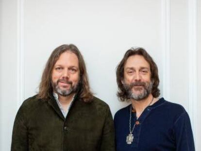 Rich (izquierda) y Chris Robinson, de The Black Crows, el jueves en Londres.