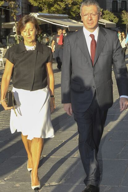 Alberto Ruiz-Gallardón y su esposa Mar Utrera.