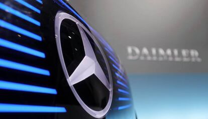 Logo de la estrella en un Mercedes Concept EQ en una presentación en Stuttgart.
