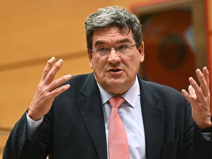 El ministro de Inclusión, Seguridad Social y Migraciones, José Luis Escrivá, en el Senado.
