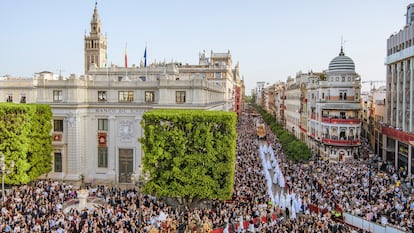 Procesión del Santo Entierro Grande, en Sevilla, en 2023.