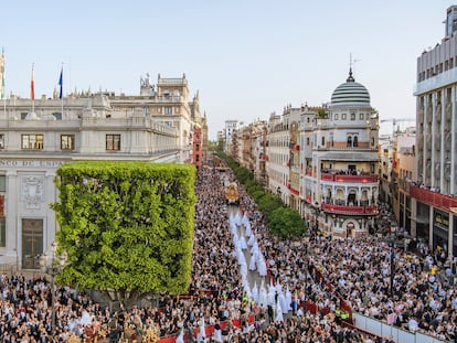 Procesión del Santo Entierro Grande, en Sevilla, en 2023.