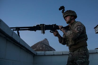 Militares de las Fuerzas Armadas británicas en Gibraltar, durante las maniobras 'Malicia de Macaco'