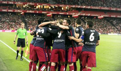 Los jugadores atl&eacute;ticos celebran el gol en San Mam&eacute;s.