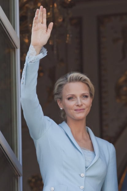 2011 fue el año del doble enlace de la pareja, y el mismo en el que Charlene Wittstock se convertía definitivamente en Charlene de Mónaco. En la imagen, el día de su boda civil el 1 de julio. 