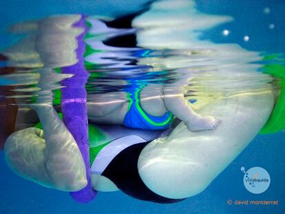 Al agua antes de los 12 meses