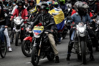 Motociclistas durante una manifestación en Bogotá en 2022.