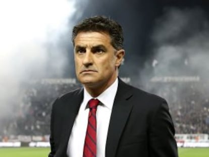 Míchel, en un partido del Olympiakos.