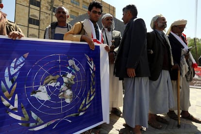 Yemenías protestaron el lunes frente a la sede de la ONU por los ataques aéreos de la coalición liderada por Arabia Saudí.