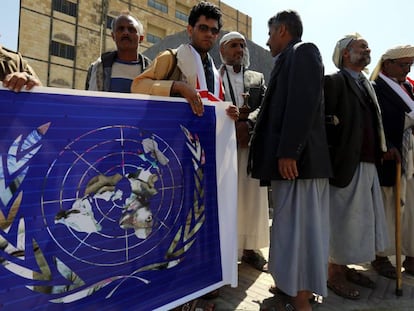 Yemen&iacute;as protestaron el lunes frente a la sede de la ONU por los ataques a&eacute;reos de la coalici&oacute;n liderada por Arabia Saud&iacute;.