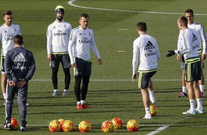 Cheryshev, junto al resto de sus compa&ntilde;ero durante un entrenamiento 