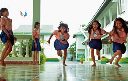 En la escuela Happy Chandara, las niñas de familias sin recursos pueden juzgar, ríen y aprenden.