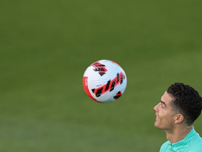 Cristiano Ronaldo, el lunes en un entrenamiento con la selección portuguesa en Lisboa.