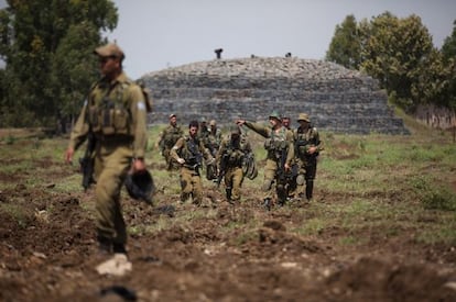 Soldados israel&iacute;es en un ejercicio en los Altos del Gol&aacute;n, en la frontera con Siria. 