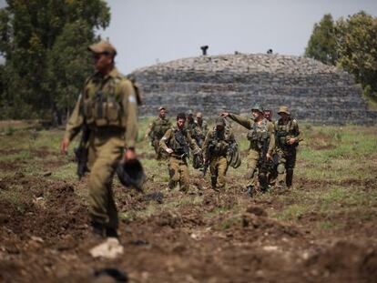 Soldados israel&iacute;es en un ejercicio en los Altos del Gol&aacute;n, en la frontera con Siria. 