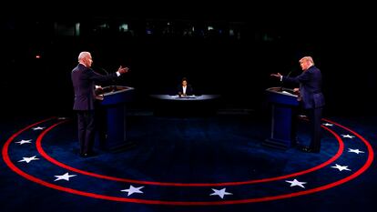 El presidente de EE UU, Donald Trump (derecha), y el aspirante Joe Biden (izquierda), en el debate del pasado 22 de octubre.