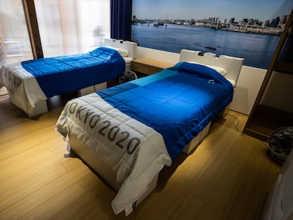 Las camas para los atletas, fabricadas con material reciclable, en la Villa Olímpica de Toko 2020.