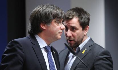 Carles Puigdemont (izquierda) y Toni Comín, el pasado 19 de diciembre en Bruselas.