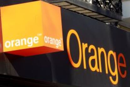 Cartel de Orange en una tienda