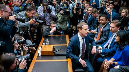 Mark Zuckerberg, de Meta, espera a testificar en Washington el 23 de octubre de 2019.