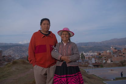 El director de Kinra y su madre Guadalupe Cuba.