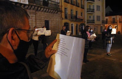 Concentración contra la violencia machista en la plaza del ayuntamiento de Ponferrada en noviembre de 2020 en apoyo de la abogada ponferradina, Raquel Díaz.