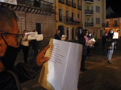 Concentración contra la violencia machista en la plaza del ayuntamiento de Ponferrada en noviembre de 2020 en apoyo de la abogada ponferradina, Raquel Díaz.