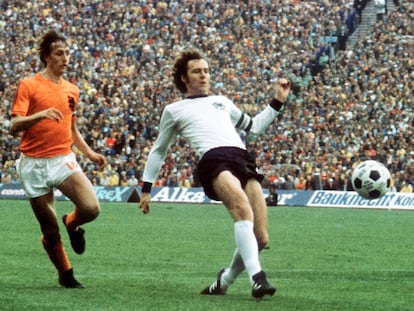 Franz Beckenbauer y Johan Cruyff, en la final del Mundial de 1974.