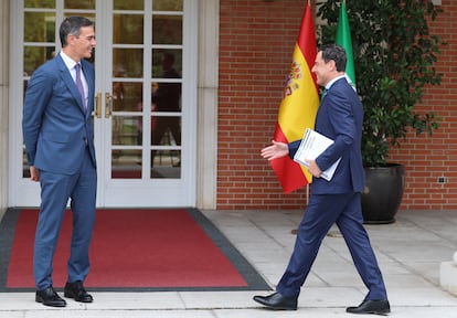 Pedro Sánchez recibe este viernes a Juan Manuel Moreno Bonilla en el Palacio de la Moncloa.