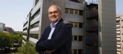 Branko Milanovic, en la azotea de la Fundaci&oacute;n Rafael del Pino durante una vista a Madrid este verano. 