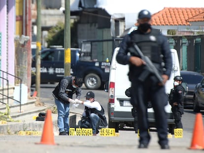 Escena del crimen donde fueron atacados 13 policías en Coatepec Harinas, en el Estado de México.
