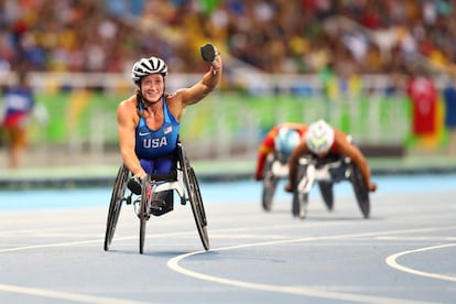 Tatyana McFadden (Estados Unidos) celebra la victoria en los 400 m.