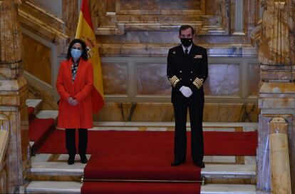 La ministra de Defensa, Margarita Robles, presidió este jueves el acto de la toma de posesión del nuevo jefe de la Armada, el almirante Antonio Martorell. El Jefe del Estado Mayor le pidió a la ministra estabilidad presupuestaria.