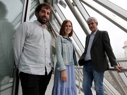 Los médicos de Osakidetza Ignacio Fernández, Joana de Miguel e Ismael Díez del Val participan en el proyecto de ayuda humanitaria a Guinea-Bisáu.