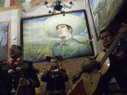 México sale a la calle para despedir al último gran héroe de la canción popular