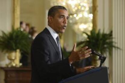El presidente de los Estados Unidos, Barack Obama, pidió terminar con los recortes de impuestos a los más ricos y extender las ventajas fiscales para las familias que ganan menos de 250.000 dólares anuales, que consideró la "clase media".