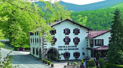 Fachada de la Venta de Ulzama, en Navarra.