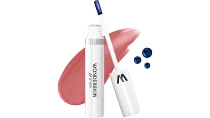 Tinte de labios viral de la marca de cosmética Wonder Skin, permanente y disponible en multitud de colores intensos.