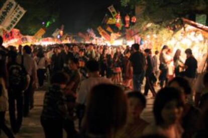 Casetas de comida habituales en los tradicionales 'omatsuri' japoneses.