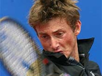 Una devolución forzada de Juan Carlos Ferrero ante Tommy Haas.