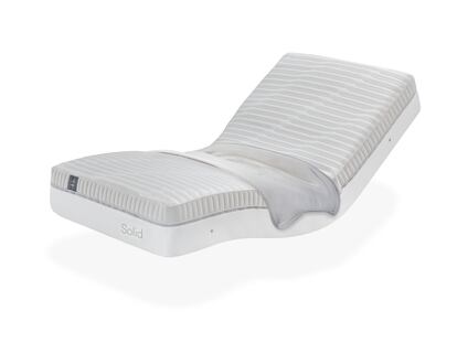 El colchón de la serie Senttix LAB lleva 'Warm-up', una banda adaptable a piernas, caderas y zona cervical que mejora la oxigenación del tejido muscular.