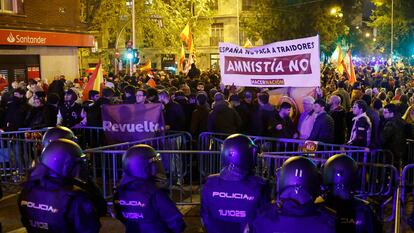 Altercados tras la manifestación convocada contra la amnistía, el pasado 8 de noviembre, frente a la sede del PSOE en Ferraz, en Madrid.