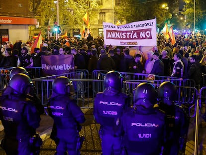 Altercados tras la manifestación convocada contra la amnistía, el pasado 8 de noviembre, frente a la sede del PSOE en Ferraz, en Madrid.