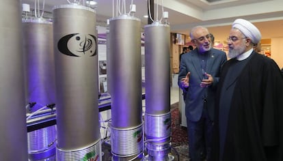 O presidente iraniano Rohani visita umas instalações, durante o dia da tecnologia nuclear, em Teerã o passado 9 de abril