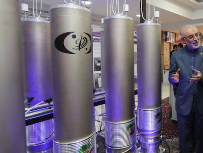 O presidente iraniano Rohani visita umas instalações, durante o dia da tecnologia nuclear, em Teerã o passado 9 de abril