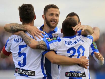 Los jugadores Legan&eacute;s celebran el primer gol