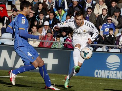 Jesé marca el primer gol del partido.