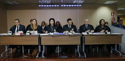Els fiscals anticorrupció Pedro Horrach (e) i Ana Lamas (2e), durant el judici del 'cas Nóos'.